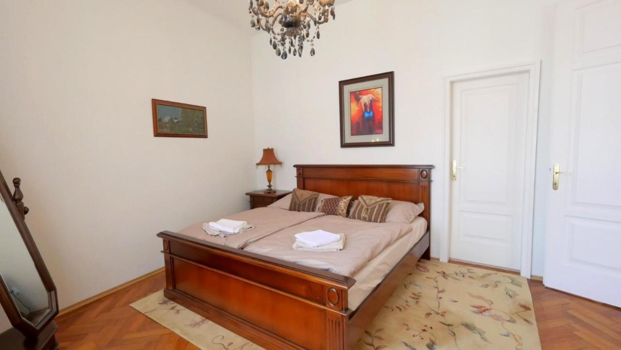 Velky 3I Apartman V Centre Mesta Bratislava Exteriör bild