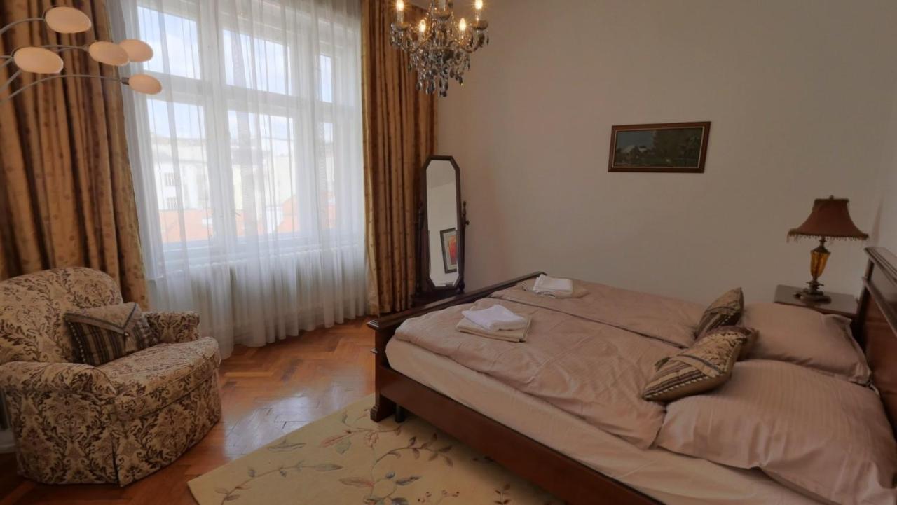 Velky 3I Apartman V Centre Mesta Bratislava Exteriör bild