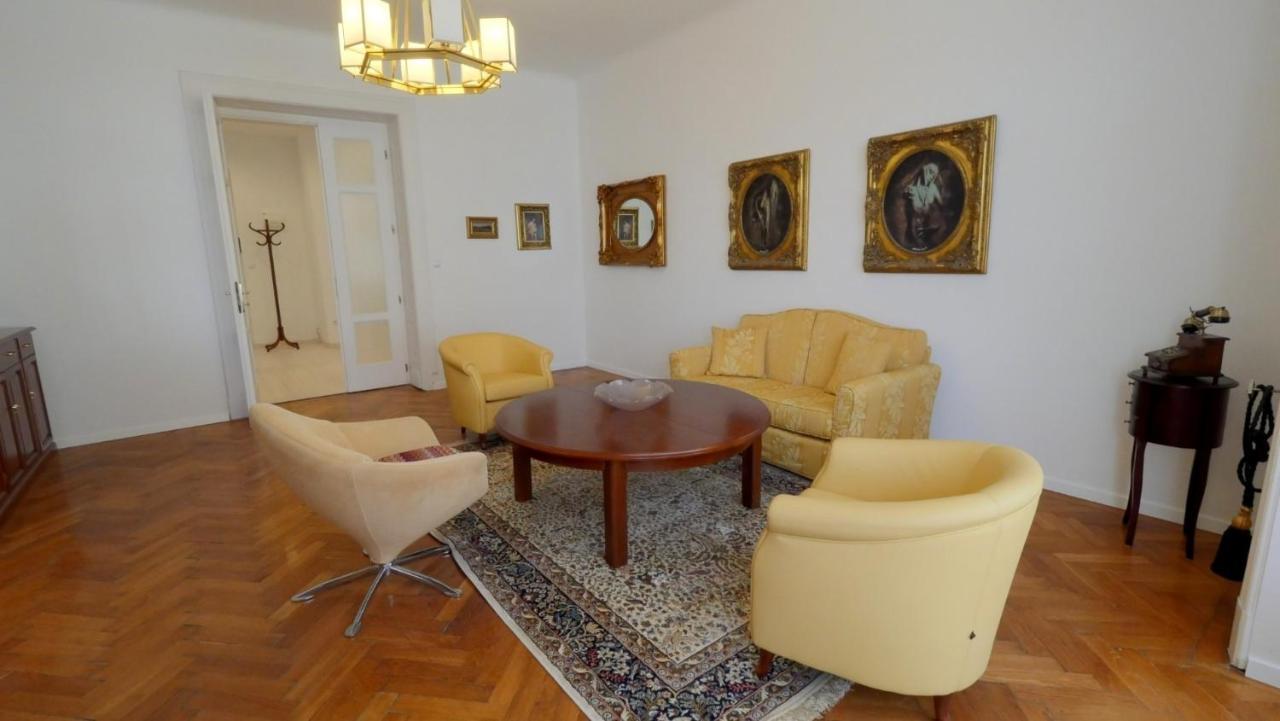 Velky 3I Apartman V Centre Mesta Bratislava Exteriör bild
