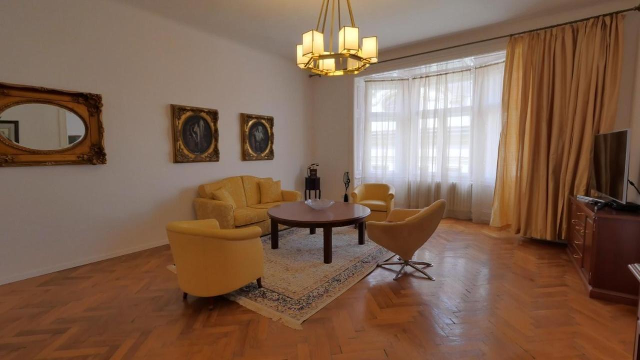 Velky 3I Apartman V Centre Mesta Bratislava Exteriör bild