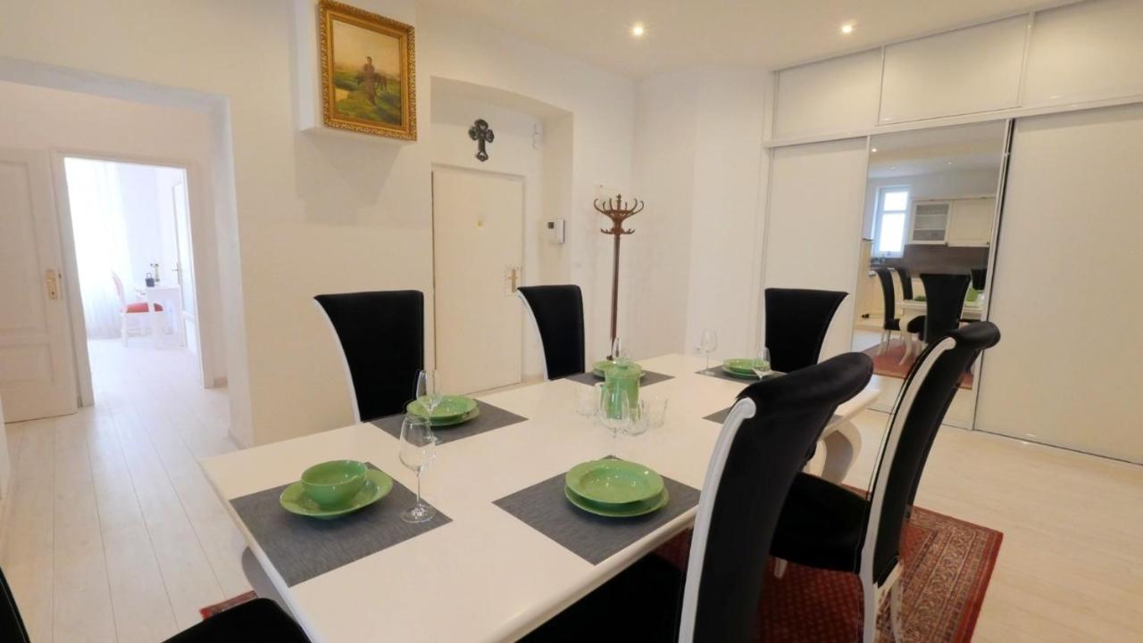 Velky 3I Apartman V Centre Mesta Bratislava Exteriör bild